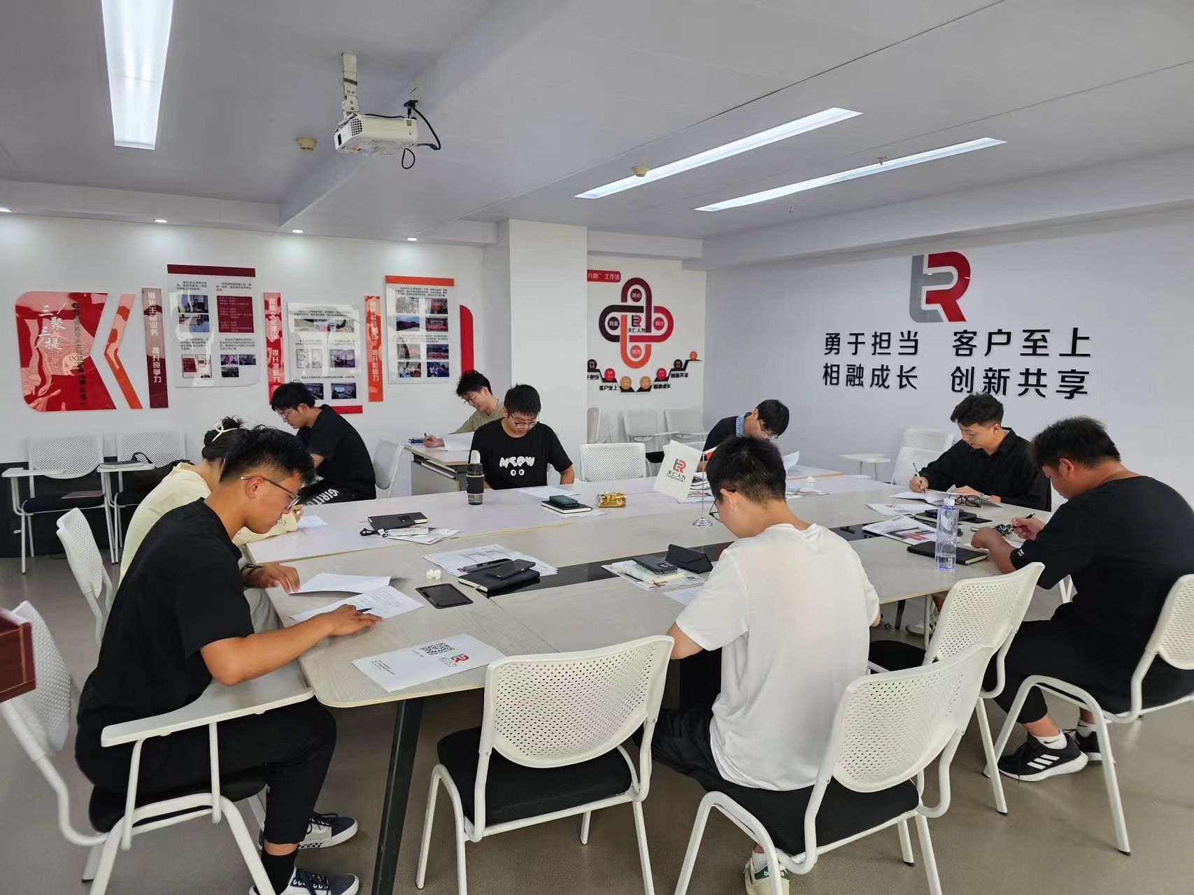 1727681686487732.jpg 1727681686487732.jpg